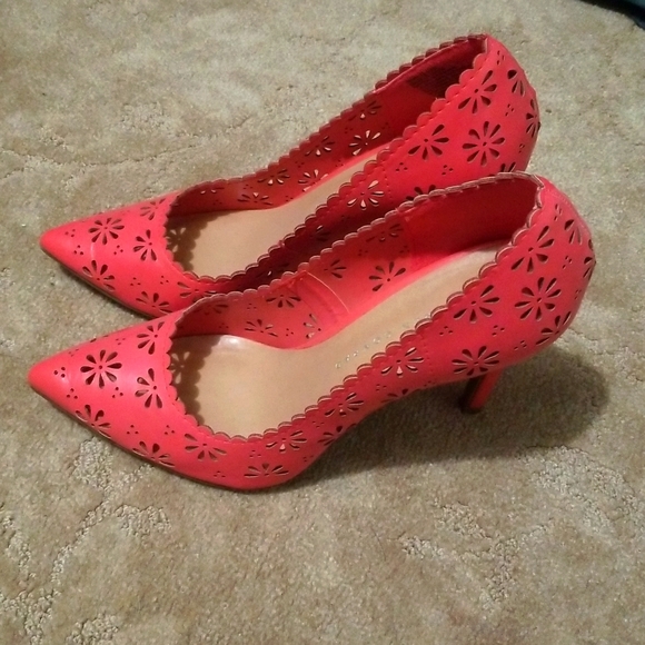 Ponk, Floral Patterned Heela - Picture 1 of 4